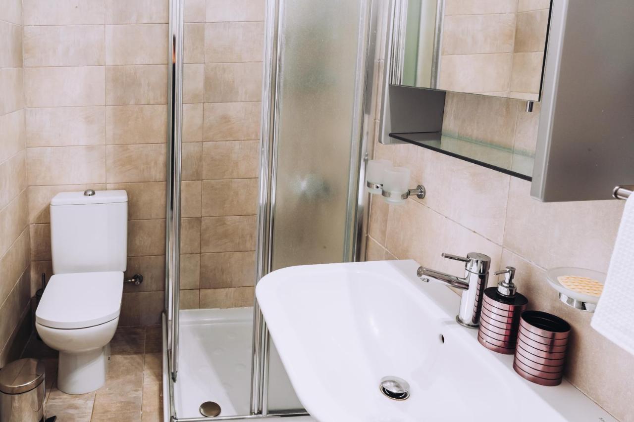 Minimal Townhouse Center Paphosヴィラ エクステリア 写真