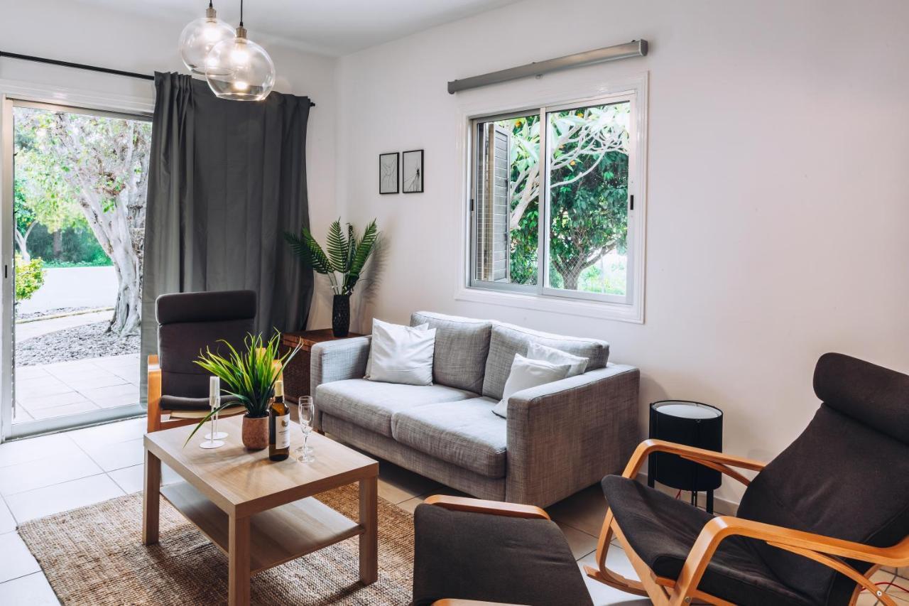 Minimal Townhouse Center Paphosヴィラ エクステリア 写真